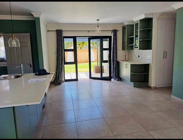 4 BEDROOM FREEHOLD FOR SALE IN BRACKENHURST